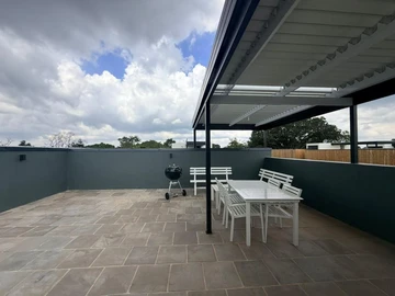 3 Bedroom Flat & Apartment