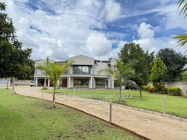 Immaculate Large Family Home (Sole Mandate)