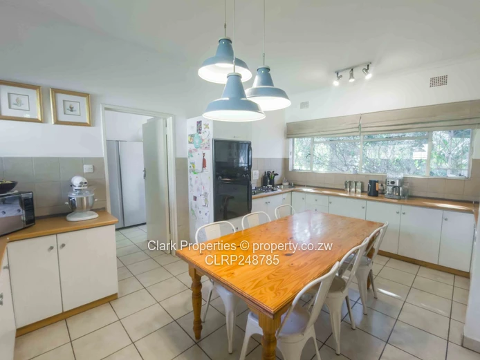 Wonderful Family Home Plus Spacious Cottage (Sole Mandate)