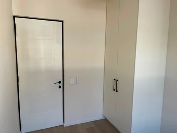 3 Bedroom Flat & Apartment