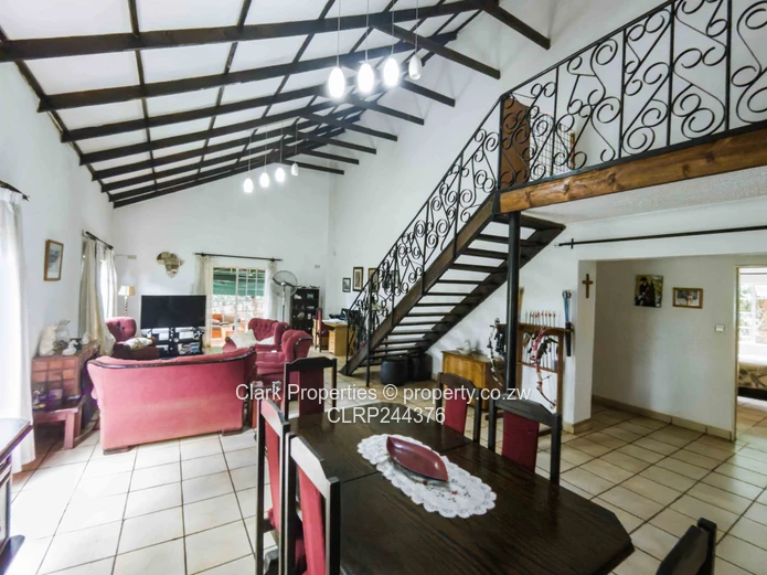 Multi-Dwelling Estate, Investor's Opportunity!