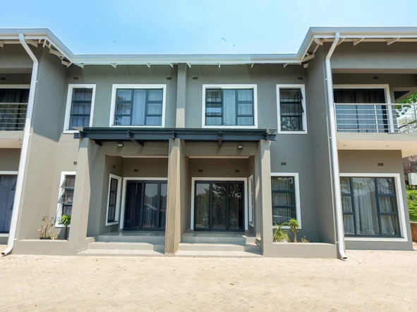 4 Bedroom Flat & Apartment