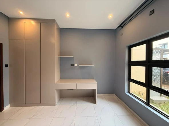 3 Bedroom Flat & Apartment