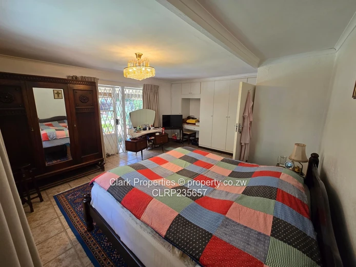 Tranquil 3-Bedroom Retreat with Stunning Lake Views