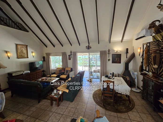 Tranquil 3-Bedroom Retreat with Stunning Lake Views