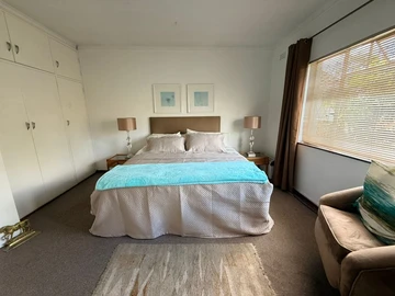 2 Bedroom Flat & Apartment