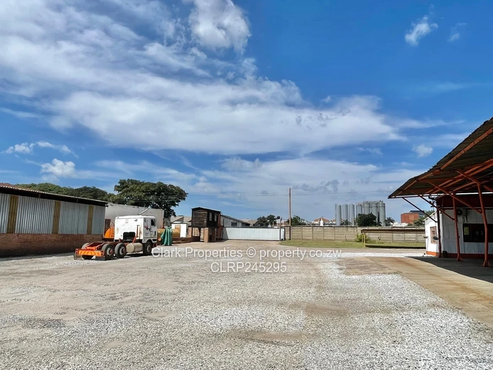 Exceptional warehouse with generous yard space