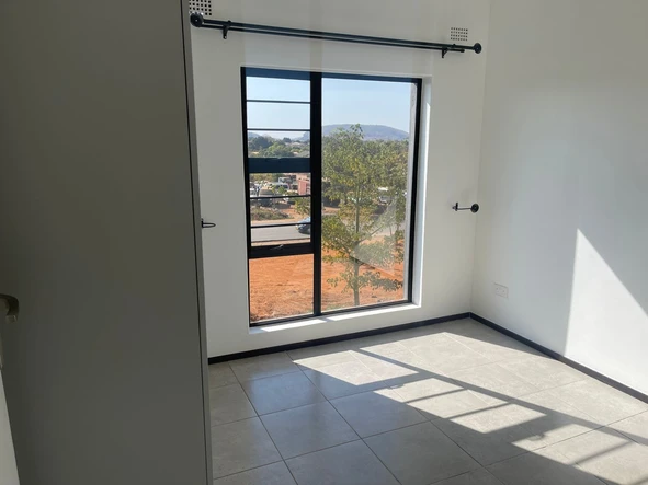 2 Bedroom Flat & Apartment