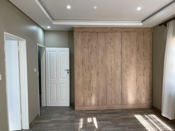 4 Bedroom Flat & Apartment