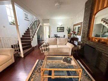 2 Bedroom Flat & Apartment