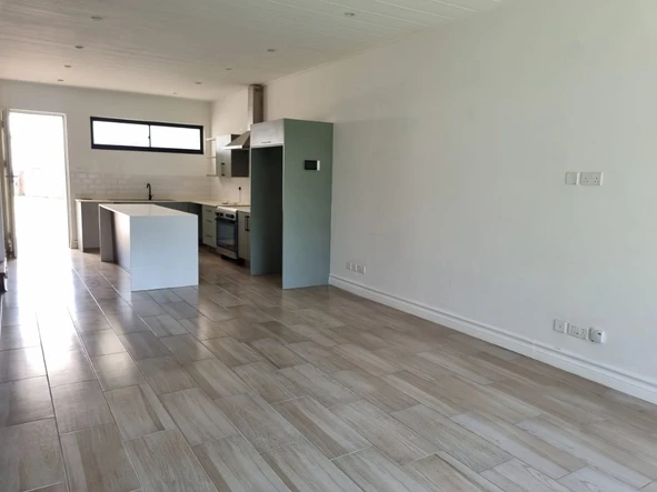 2 Bedroom Flat & Apartment