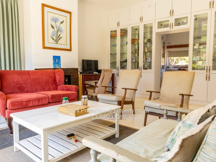 A Delightful and Comfortable Family Home! (Sole Mandate)