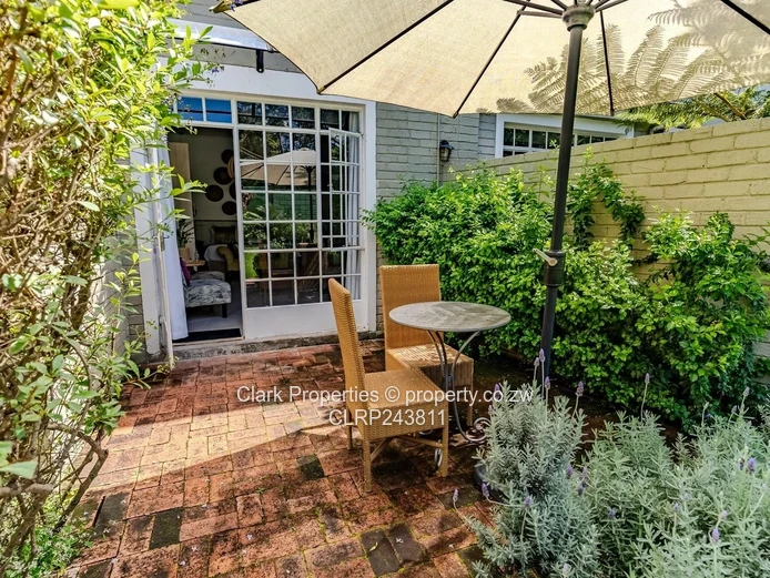 Elegant 5 Bedroom Guest Lodge/Family Retreat.