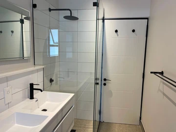 3 Bedroom Flat & Apartment