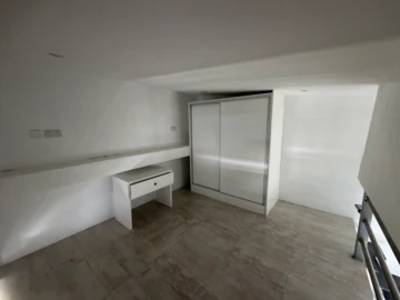 Flat & Apartment
