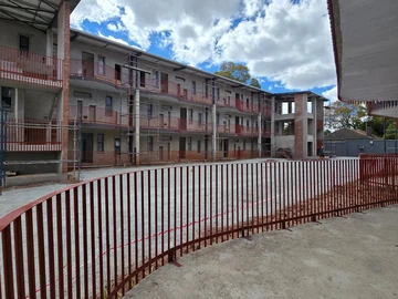 2 Bedroom Flat & Apartment