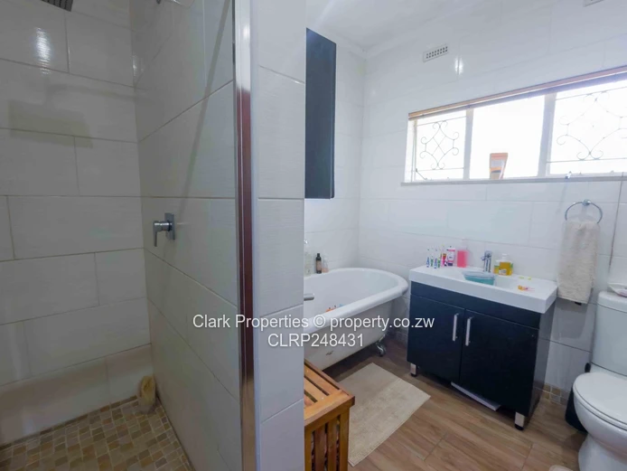 Exceptional Off-Grid Family Home in a Quiet Close! (Sole Mandate)