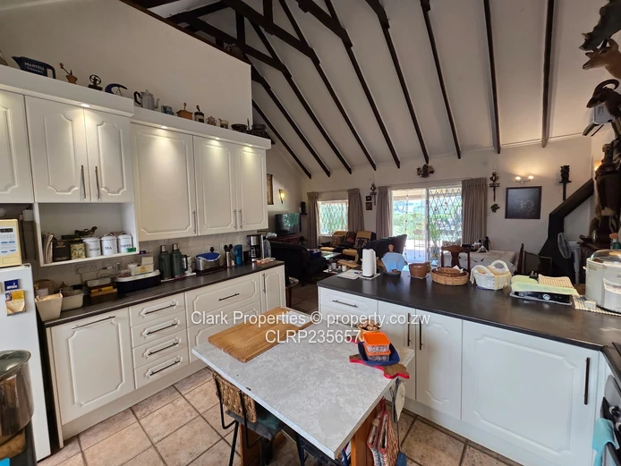 Tranquil 3-Bedroom Retreat with Stunning Lake Views