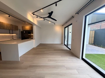 3 Bedroom Flat & Apartment