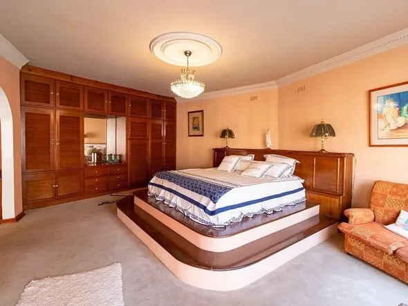 8 Bedroom House