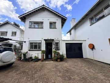 2 Bedroom Flat & Apartment