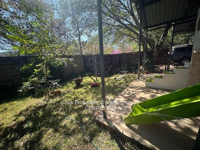 Victoria Falls: 3-Bed Open-Plan Home with Garden Flatlet