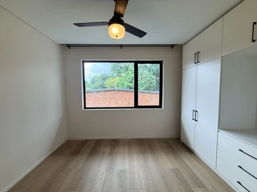 3 Bedroom Flat & Apartment