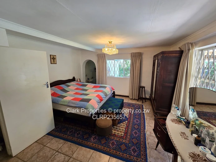 Tranquil 3-Bedroom Retreat with Stunning Lake Views