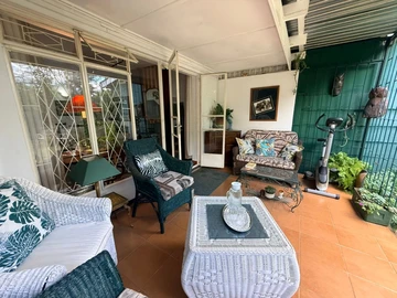 2 Bedroom Flat & Apartment