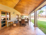 Prime Location - Grand Home Plus Two Cottages