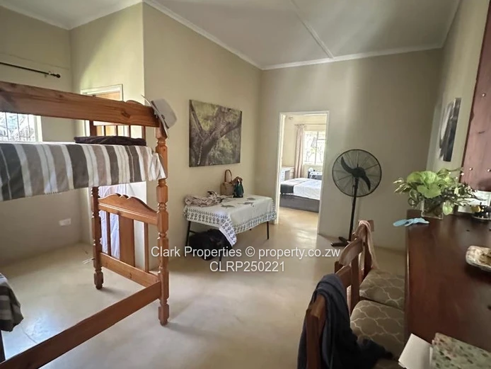 Victoria Falls: 3-Bed Open-Plan Home with Garden Flatlet