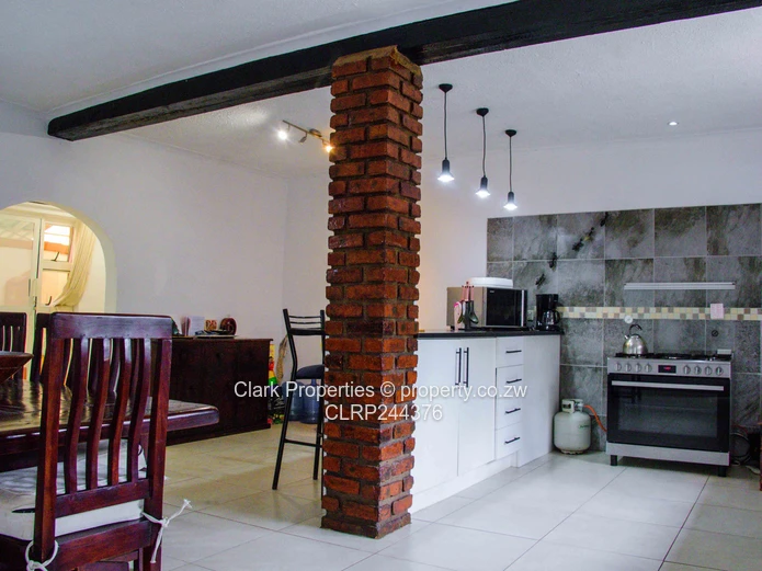 Multi-Dwelling Estate, Investor's Opportunity!