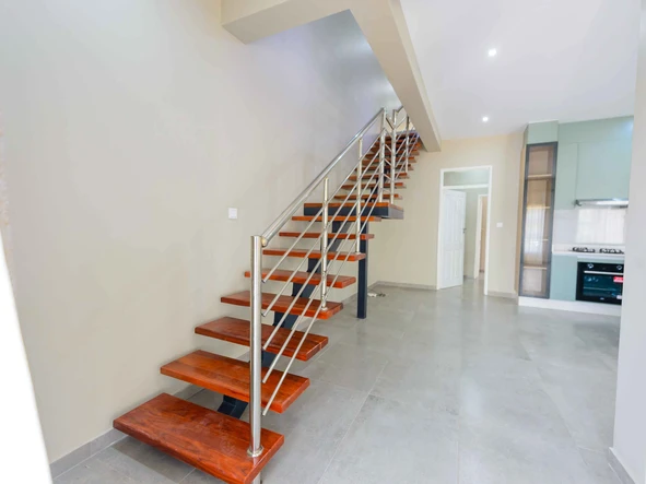 4 Bedroom Flat & Apartment