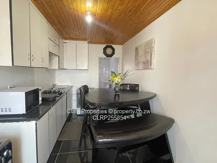 Modern Family Living On 1,950m²