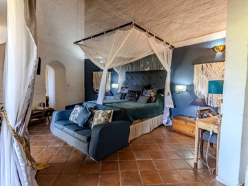 6 Bedroom House