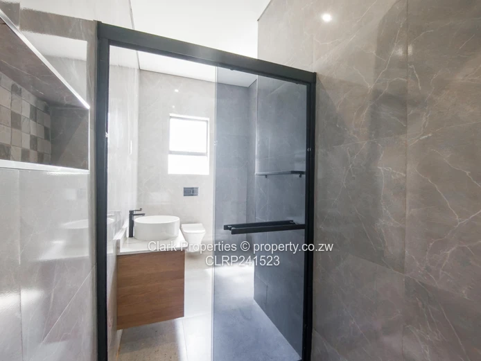 Striking Contemporary Living (Sole Mandate)