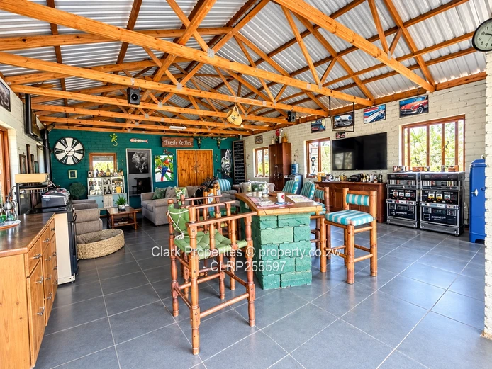 Country Living In The City (Sole Mandate)