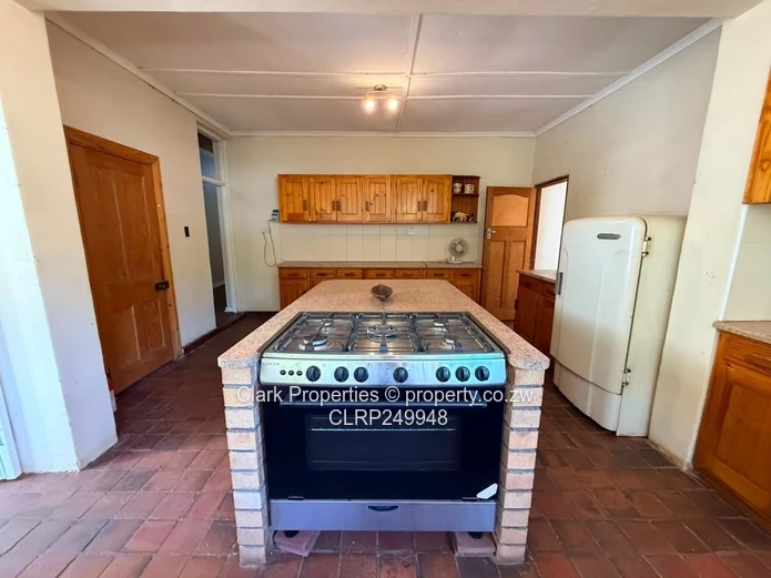 Charming Farmhouse In Avondale!