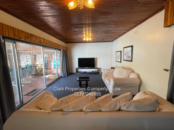 Neat & Versatile 3-Bedroom Home in Suburbs