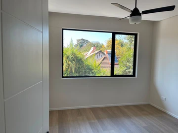 3 Bedroom Flat & Apartment