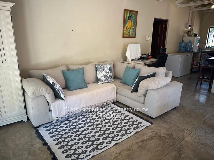 Victoria Falls: 3-Bed Open-Plan Home with Garden Flatlet