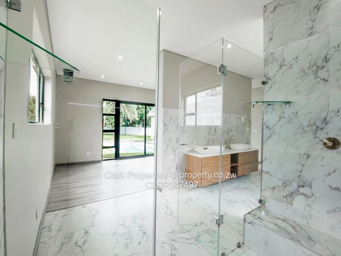 Striking Contemporary Living (Sole Mandate)
