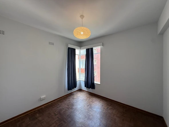 2 Bedroom Flat & Apartment