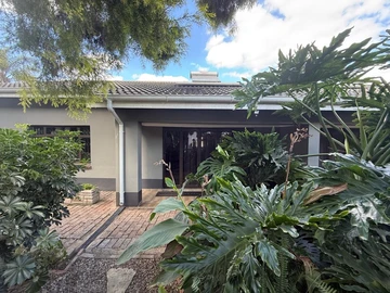 2 Bedroom Flat & Apartment