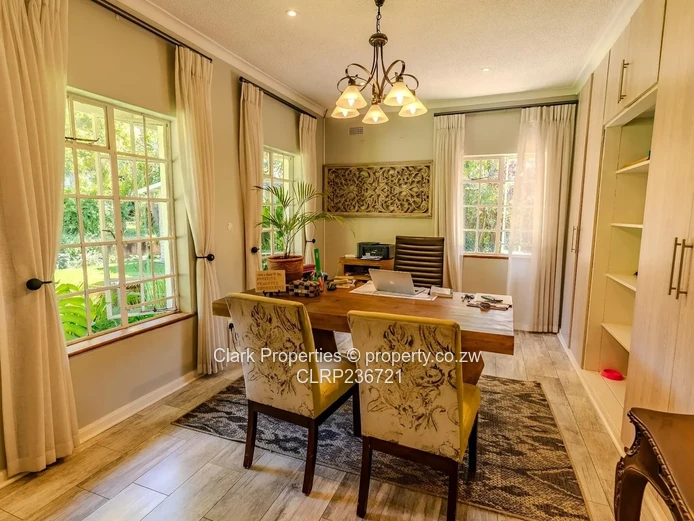 Elegant 5 Bedroom Guest Lodge/Family Retreat.