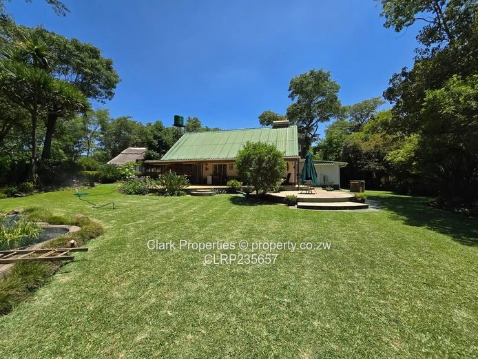 Tranquil 3-Bedroom Retreat with Stunning Lake Views