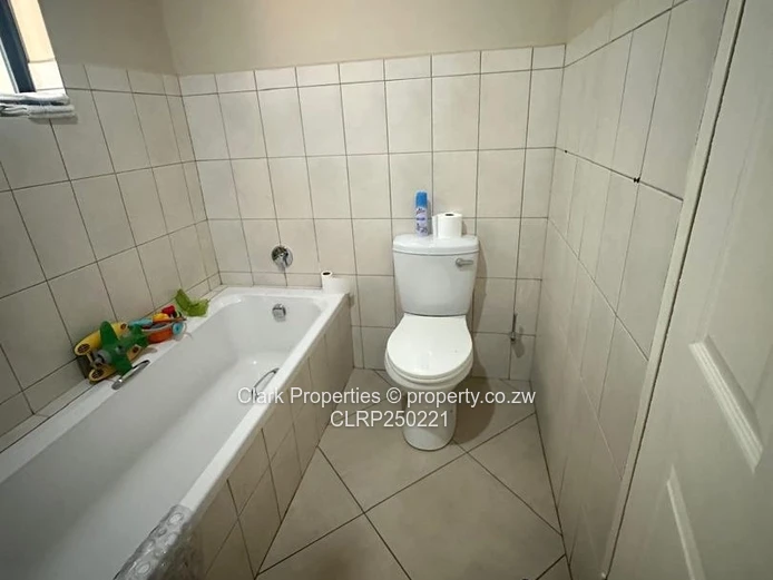 Victoria Falls: 3-Bed Open-Plan Home with Garden Flatlet