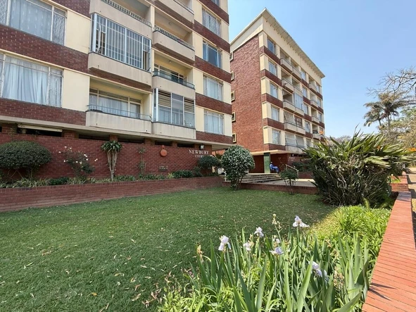 2 Bedroom Flat & Apartment