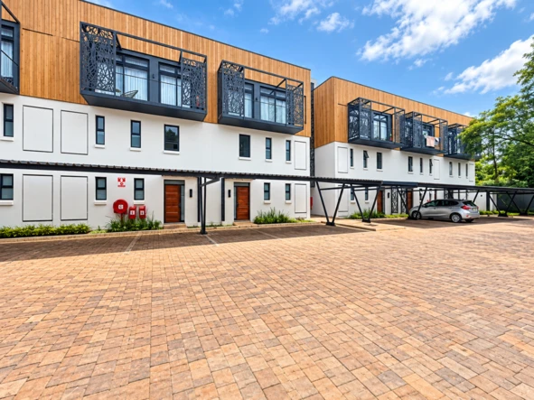 3 Bedroom Flat & Apartment