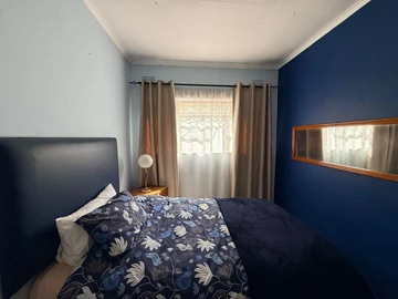 2 Bedroom Flat & Apartment